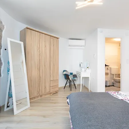 House Ponte In The Old Part Of * Punat