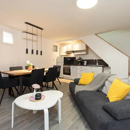 Holiday home House Ponte In The Old Part Of