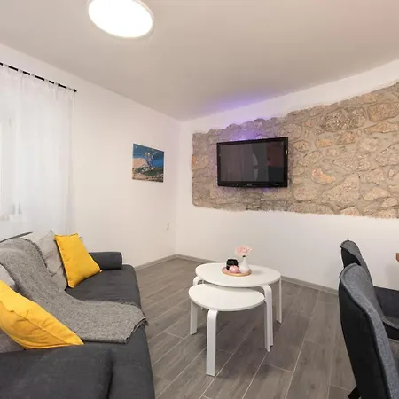 House Ponte In The Old Part Of